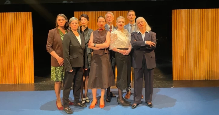 Pressefoto mit dem Ensemble von 183 Abgeordnete